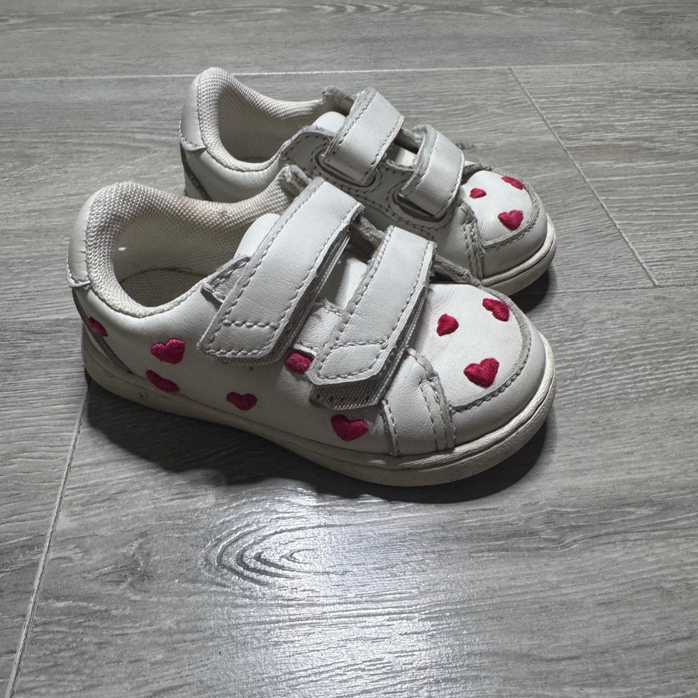 Zara Kids White Faux Leather Heart Embroidered Sneakers Size EU 21 or toddler 5